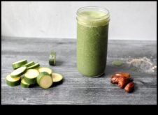 Zencefil ve Yeşiller lezzetli ve sağlıklı smoothies için dinamik bir ikili